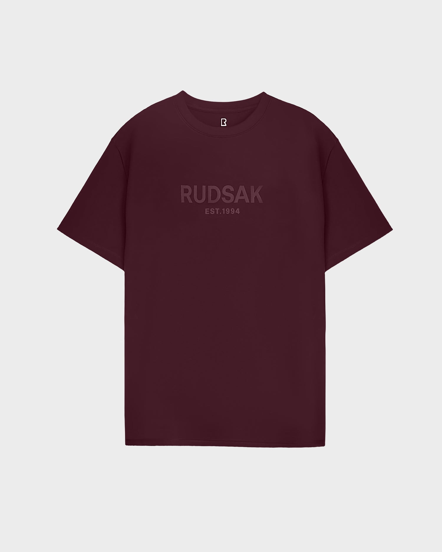 The mens Rudsak CASEY - 6525037 Bordeaux short-sleeve T-shirt features “RUDSAK EST. 1994” in matching burgundy printed on the chest, shown against a light grey background.