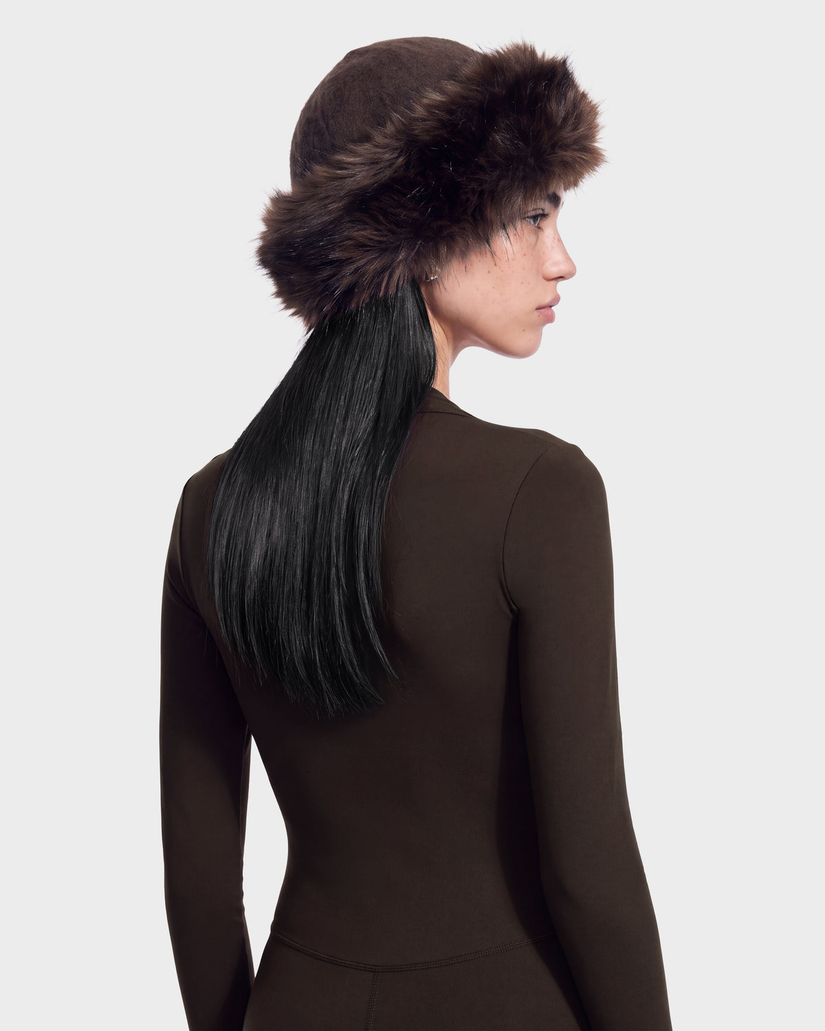 A person viewed from the back, wearing an espresso LORETTA W - 8426510 RUDSAK hat with a faux fur trim.
