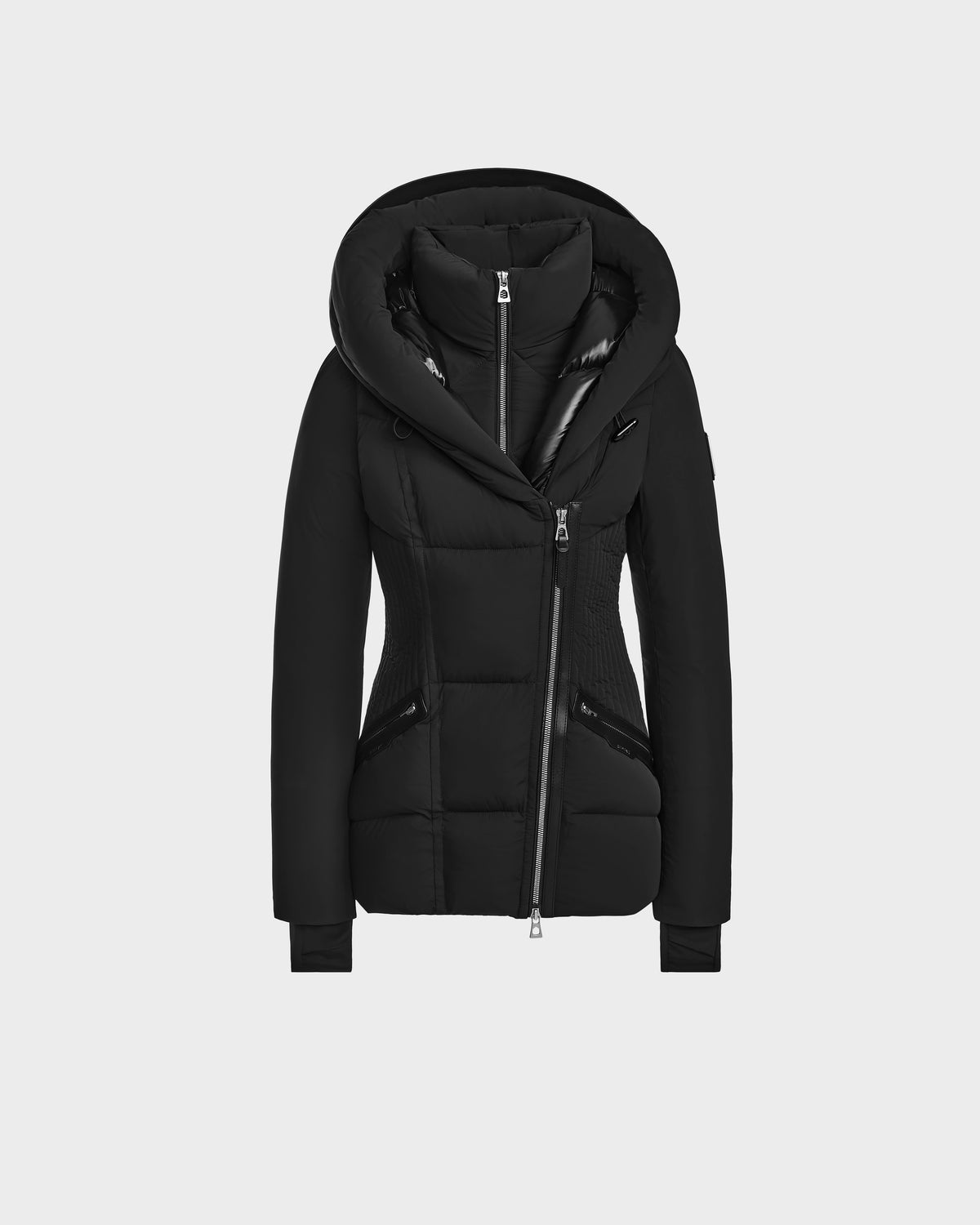 The Rudsak SHALI - 8124588 Black is a women’s fitted down puffer jacket with ribbed side panels, a large rounded hood, and front zipper, shown against a plain light gray background.