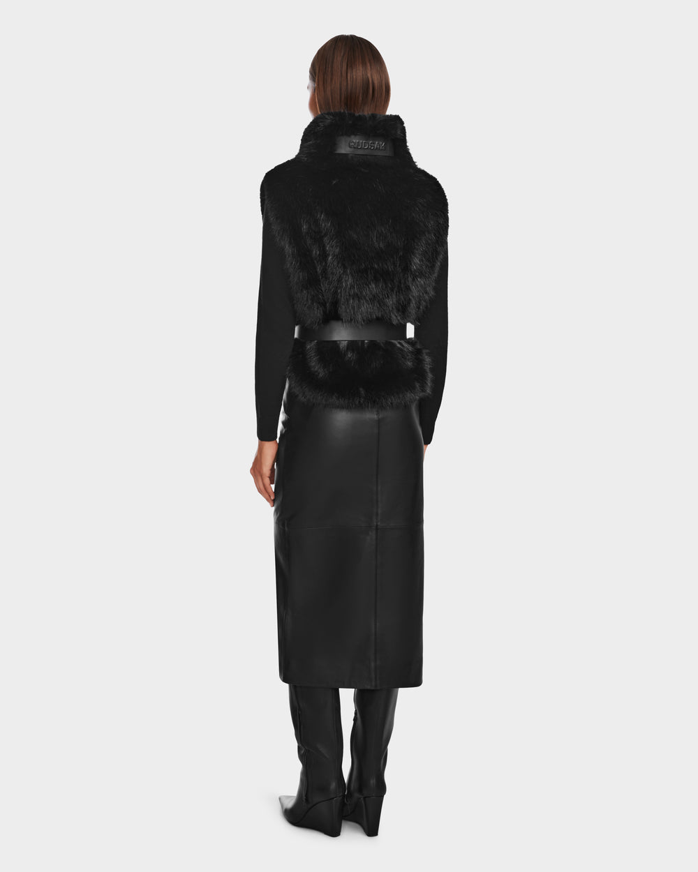 1*2様 y2k ファーベスト　ROUSHATTE ブラック RUDSAK MAULIN Black Luxe Faux Fur Vest - Chic Mock-Neck Design