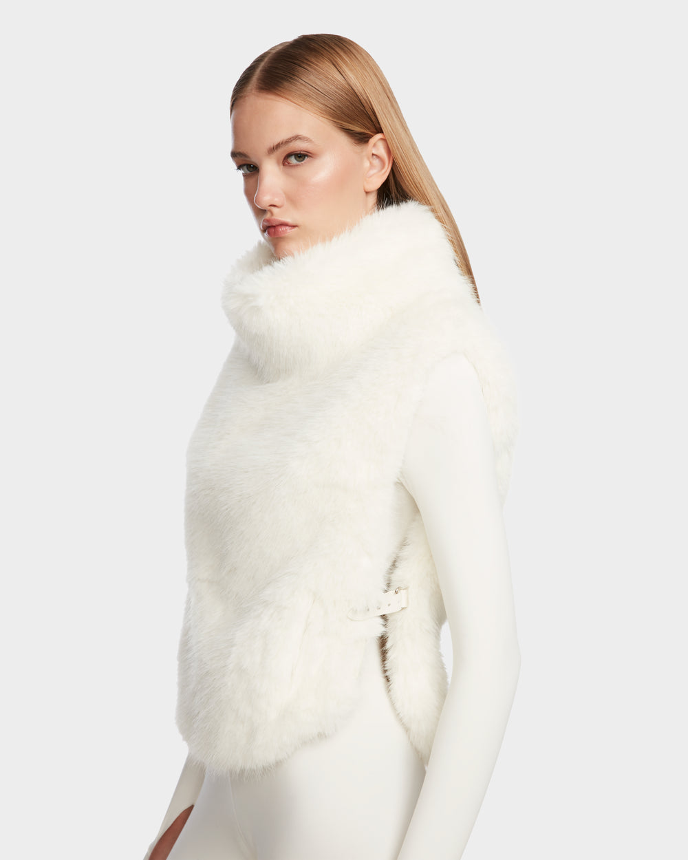 MAULIN Luxe Faux Fur Vest | Warm Mock-Neck Layering Style – Rudsak MAULIN Luxe Faux Fur Vest | Warm Mock-Neck Layering Style – Rudsak