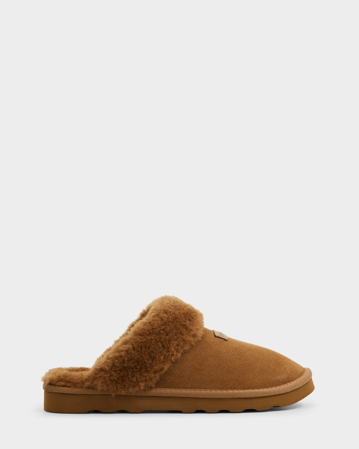 The Rudsak WILBER - 6225509 Tan is a men's brown suede slipper with cozy faux shearling lining and a flat rubber sole, ideal for loungewear, shown on a plain white background.