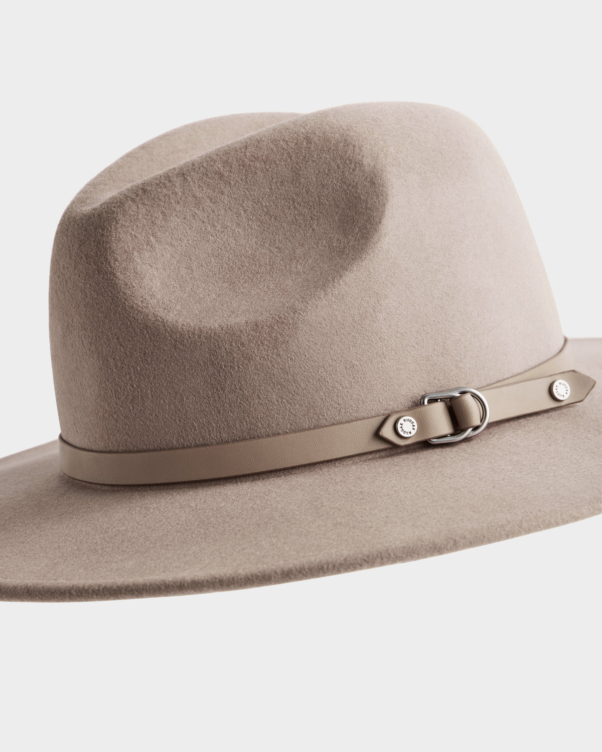 The Rudsak ZELDA - 8425536 Almond is a premium beige felted wool wide-brim hat with a matching leather band, small silver buckle, and two decorative studs.
