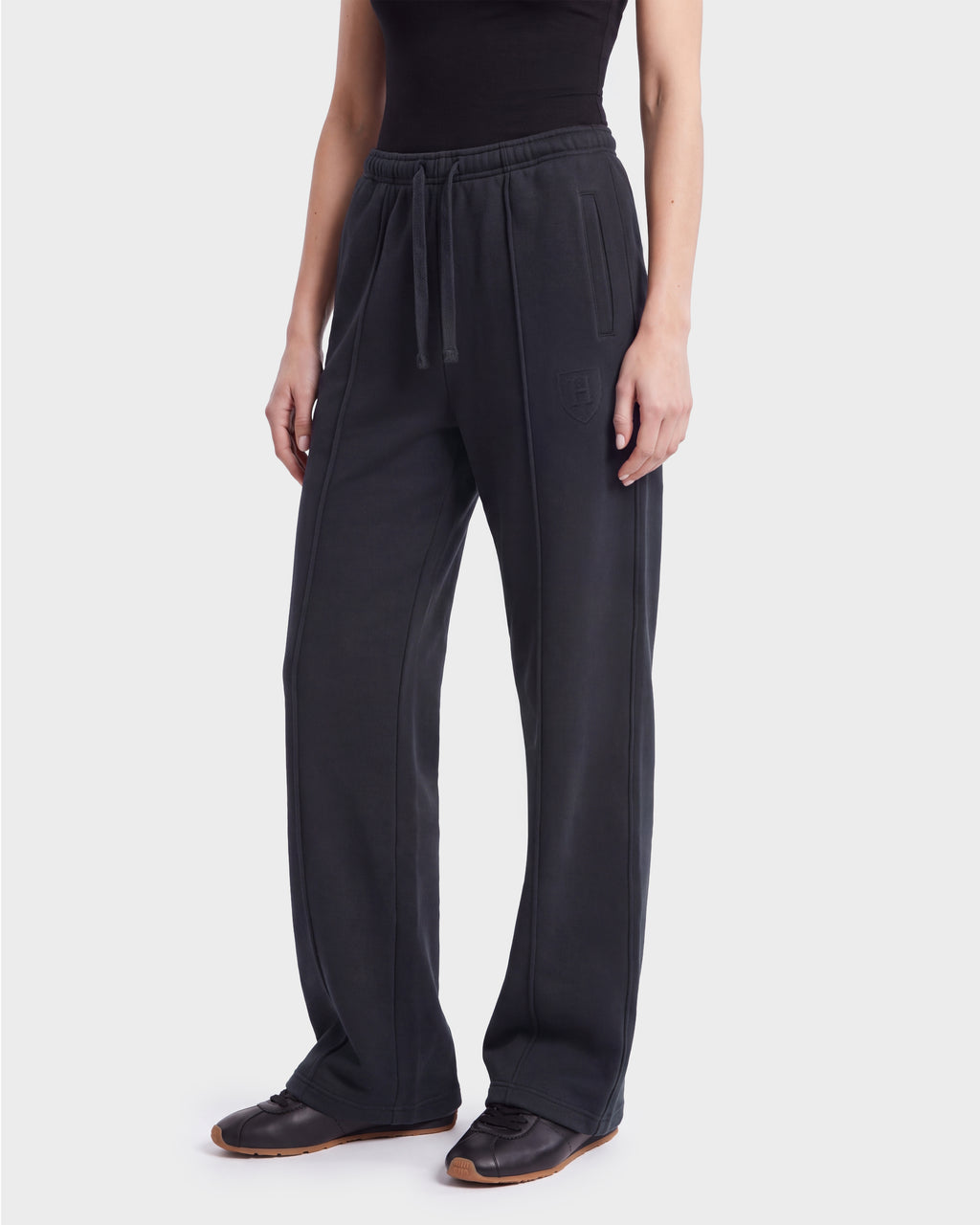 A person wearing Rudsak GAELLE HV - H526902 Titanium black heavyweight jersey jogger sweatpants with a drawstring waist, standing against a plain white background. Only the lower half of the body is visible.