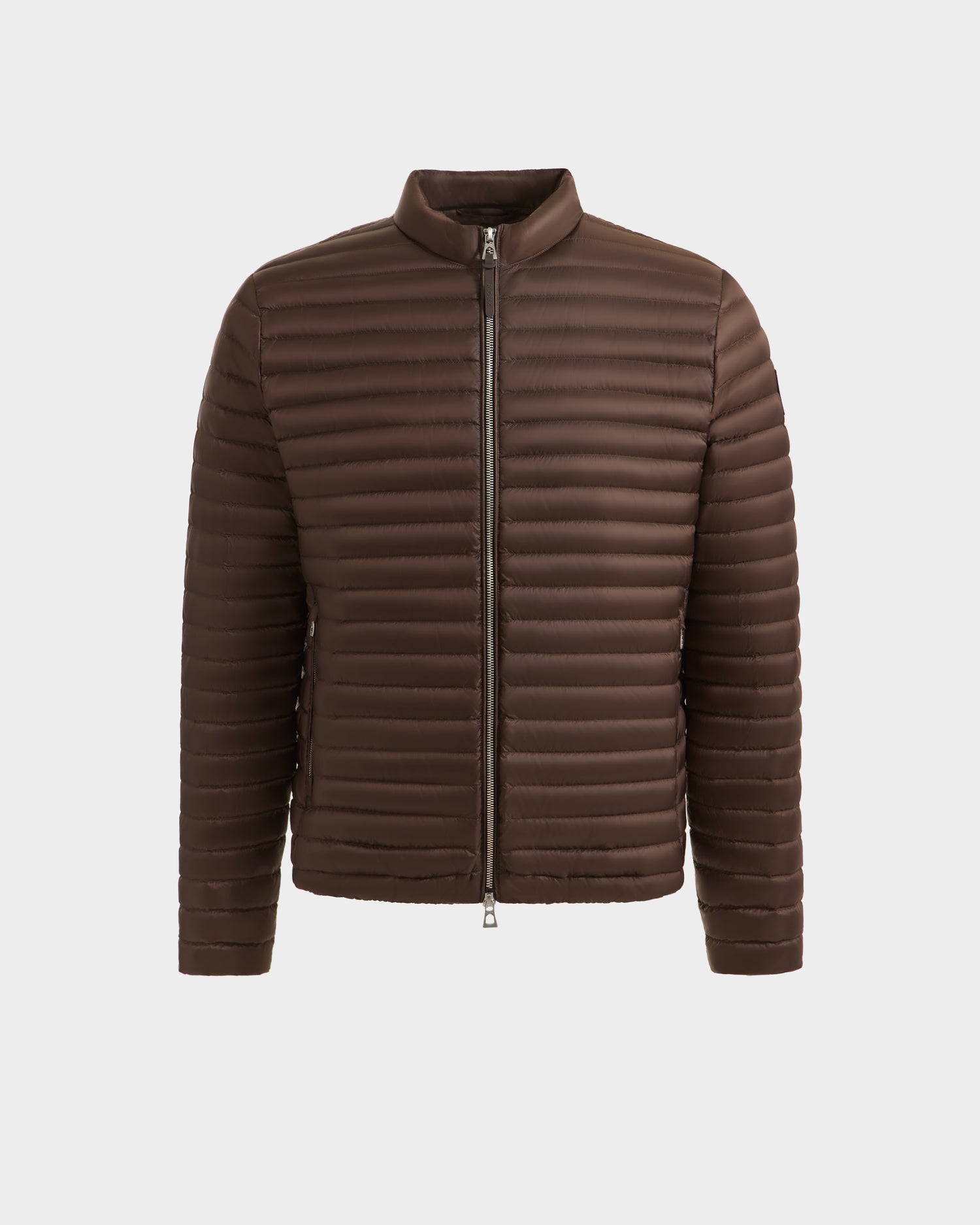 The Rudsak REYMOND M - M125523 Mocha is a men’s brown lightweight down jacket featuring horizontal stitching, a front zipper, and collarless design, made from recycled nylon with RDS-certified down, shown on a white background.
