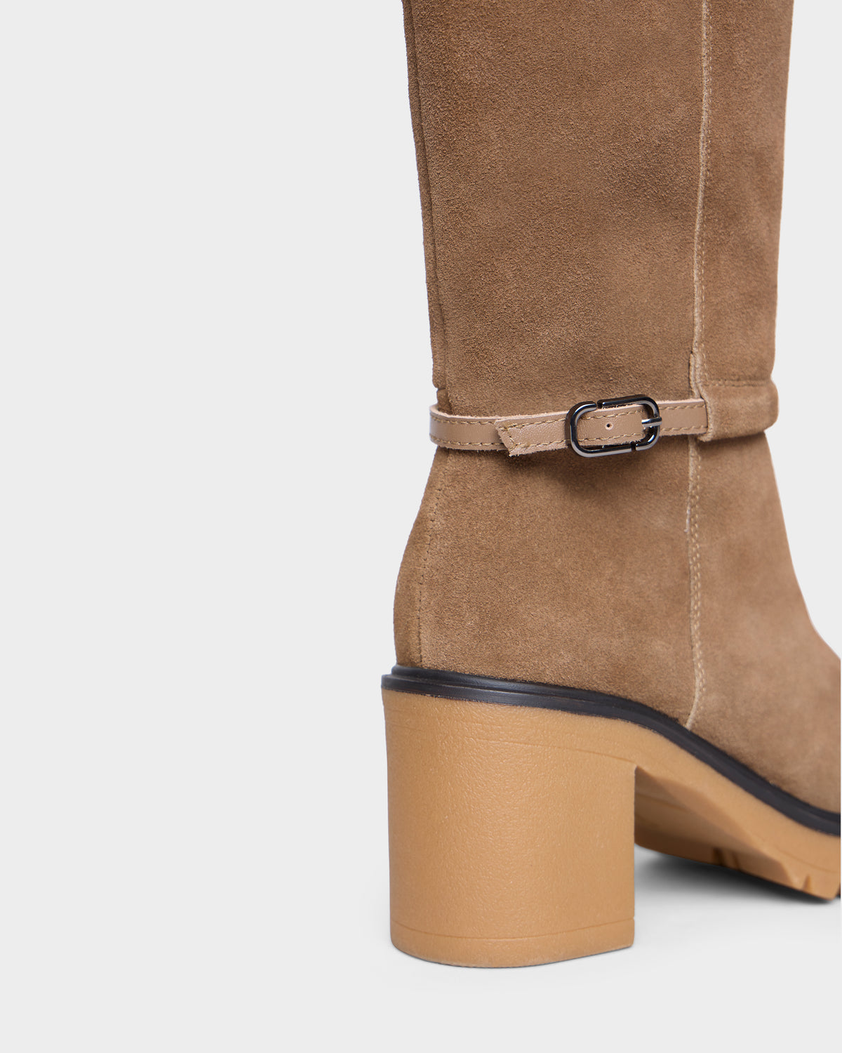 Rudsak STEPRA - 8226524 Camel knee-high suede boot featuring a thin ankle strap and a chunky block heel.
